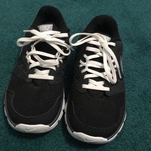 Black Nike Flex Run 3’s! Great shape!